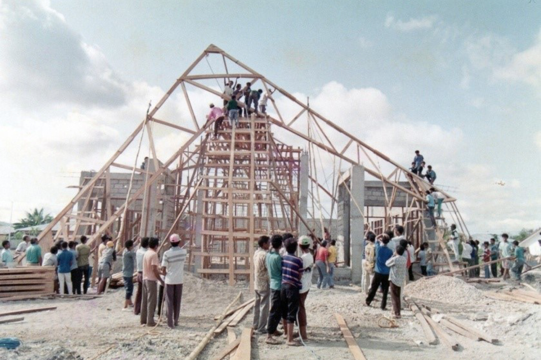 Kebersamaan dalam Pembangunan Gedung Kebaktian (7)